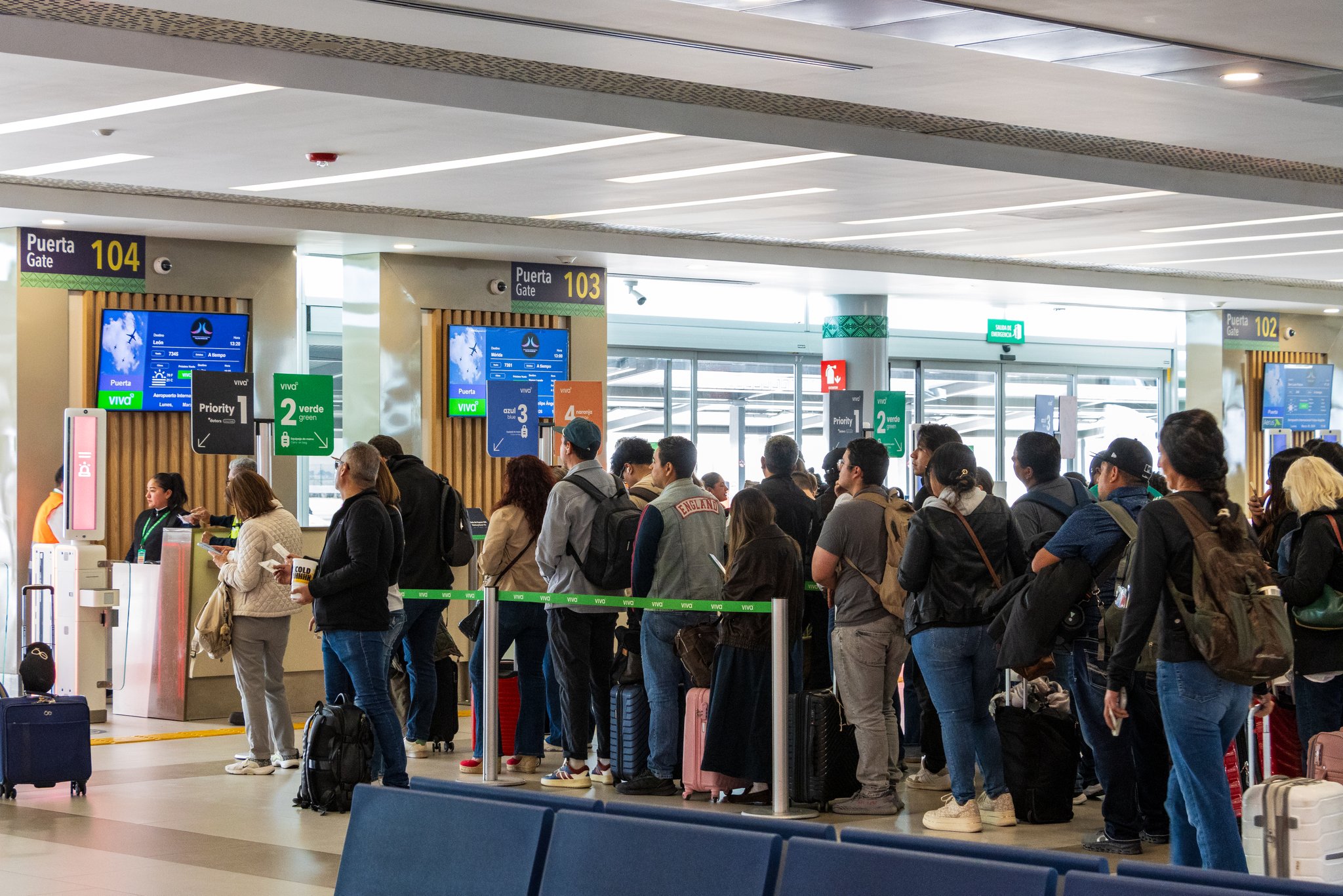 Puerta 104 con fila